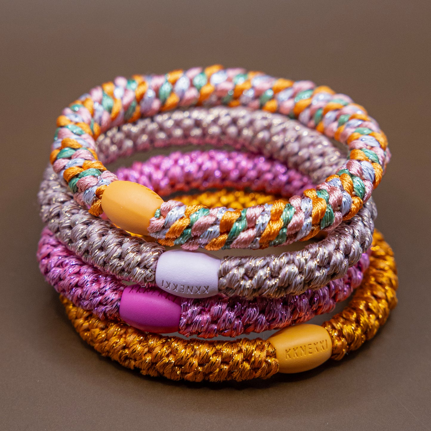 kknekki gomas de pelo de colores aranja, rosa y mix de verde rosa y naranja