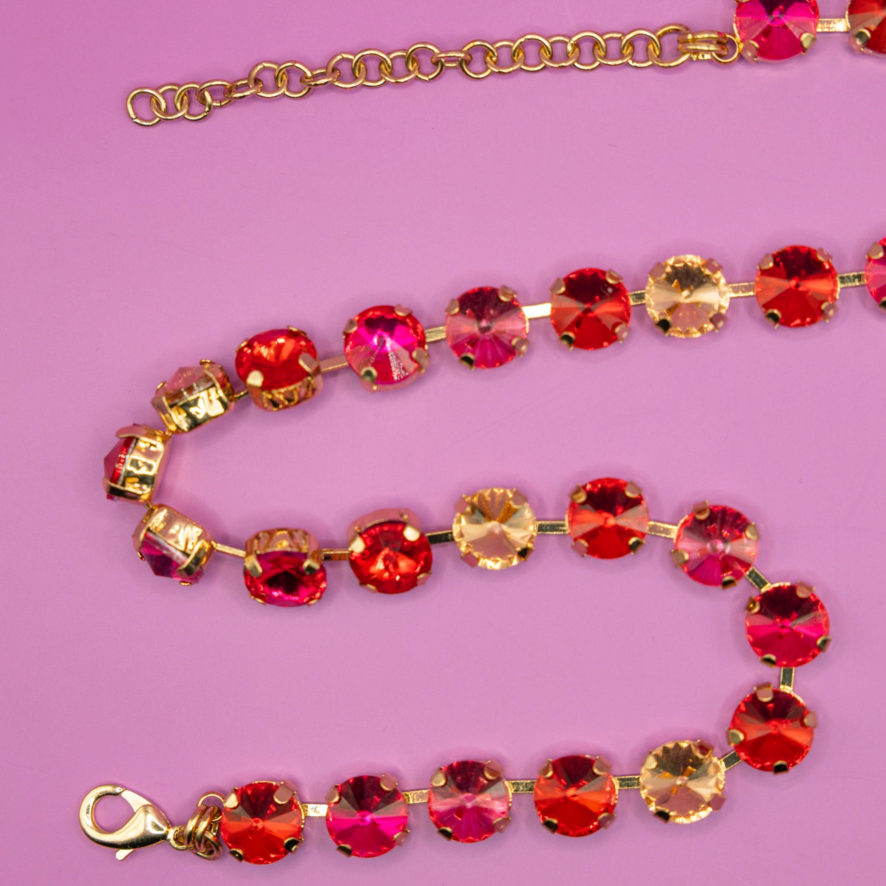 Pink Crystal Necklace with gold chain and i cm crystals like Swarovski in pink red and yellow, gargantilla con cristales tipo swarovsi en color rosa, rojo y amarillo