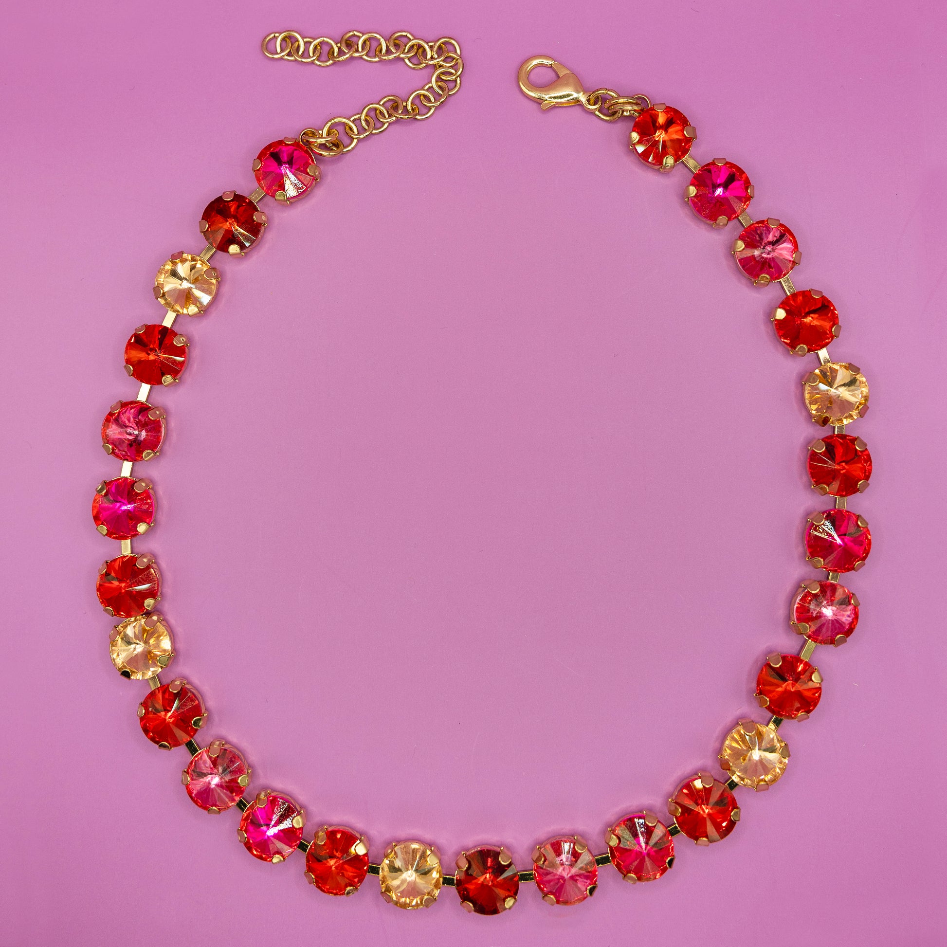 Pink Crystal Necklace with gold chain and i cm crystals like Swarovski in pink red and yellow, gargantilla con cristales tipo swarovsi en color rosa, rojo y amarillo