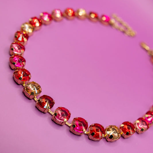 Pink Crystal Necklace with gold chain and i cm crystals like Swarovski in pink red and yellow, gargantilla con cristales tipo swarovsi en color rosa, rojo y amarillo
