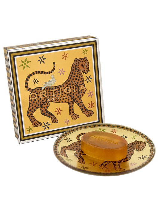 caja dorada con leopardode Ortigia Sicilia y plato de cristal con leopardo y jabon color amarillo de Ambra Nera