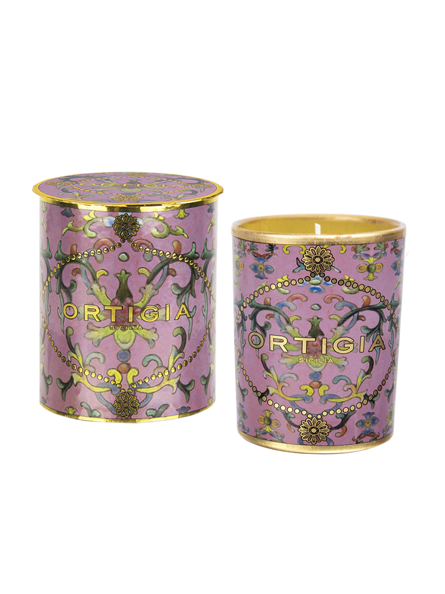 Ortigia Sicilia Aragona candle and tin with gold decorative lila design on a white background