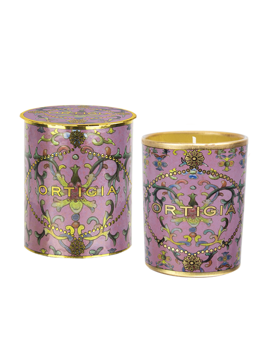 Ortigia Sicilia Aragona candle and tin with gold decorative lila design on a white background