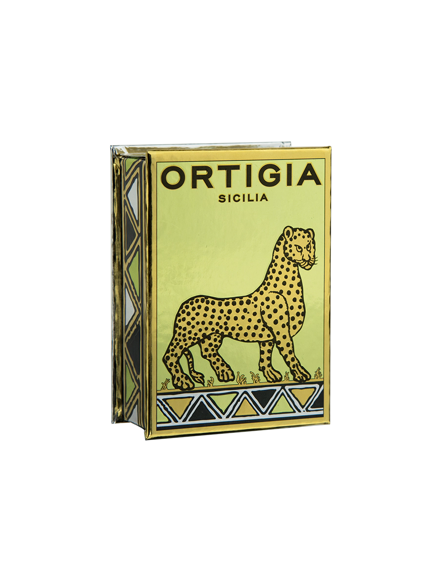 caja decorativa color verde y dorado de Ortigia Sicilia con diseño de guepardo para el perfume fico d'india
