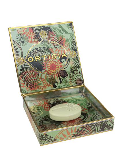 ortigia jabon con palmera y decoracion floray en fondo verde perfume Fico d'India