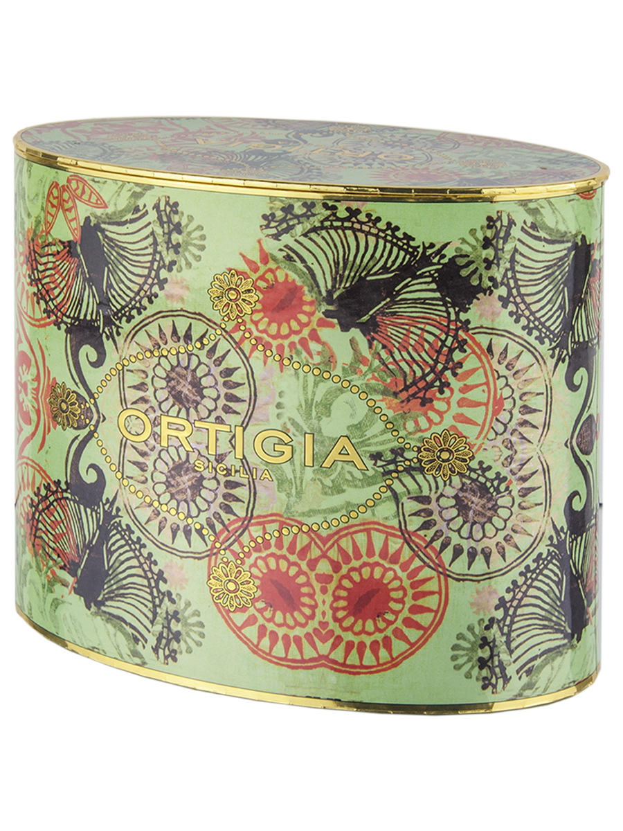 Caja regalo de Ortigia Sicilia color verde con detalles color plata con crema manos, jabon liquido color verde con palmera negra y leopardos