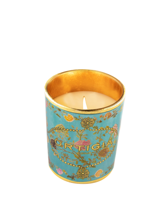 Vela decorativa Florio de Ortigia Sicilia en color turquesa con detalles en dorado y flores. Caja redonda con tapa dorada 