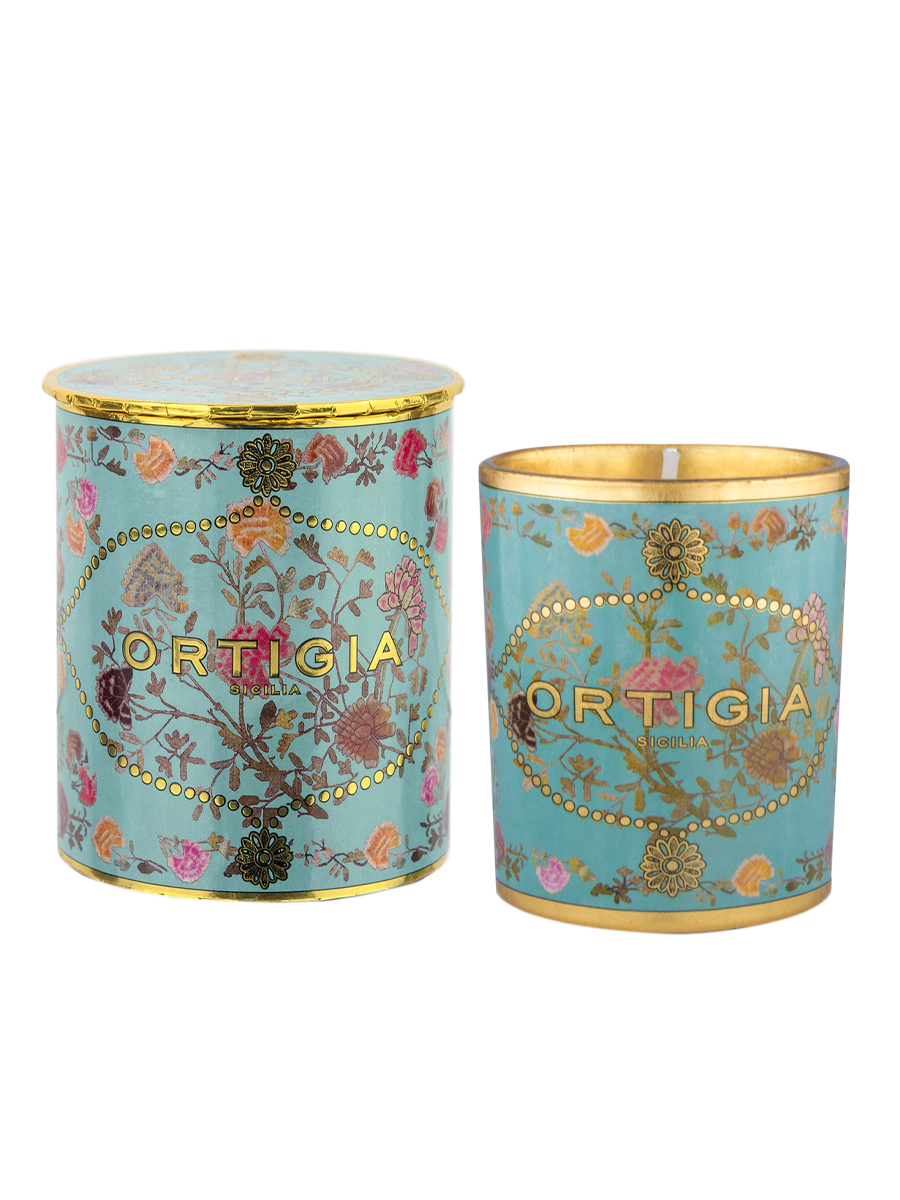 Vela decorativa Florio de Ortigia Sicilia en color turquesa con detalles en dorado y flores. Caja redonda con tapa dorada 